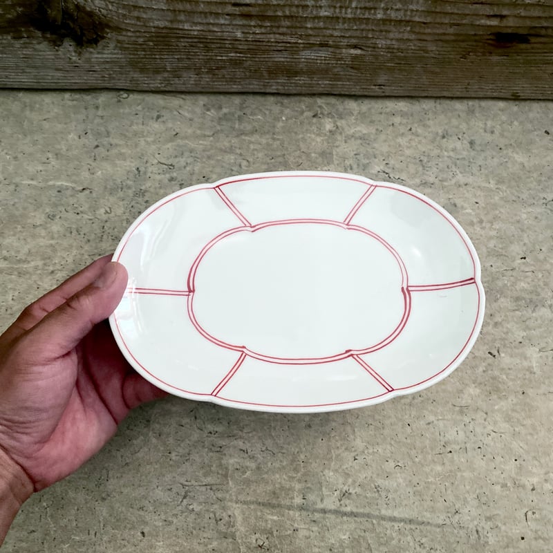 波佐見焼 洸琳窯 手描き間取り花型楕円皿（赤） | MatsuBokkuri