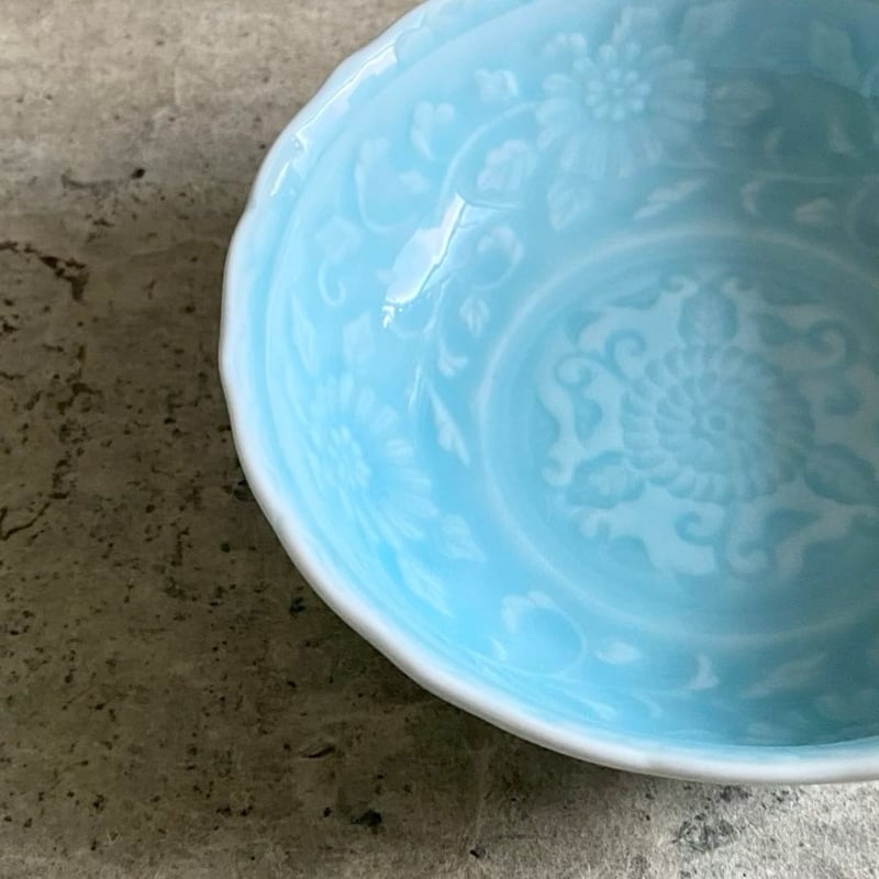 有田焼 華山窯 青磁唐草彫 小鉢 | MatsuBokkuri