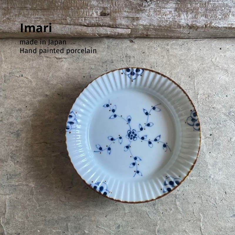 伊万里焼 徳七窯 つる花唐草渕彫皿 | MatsuBokkuri