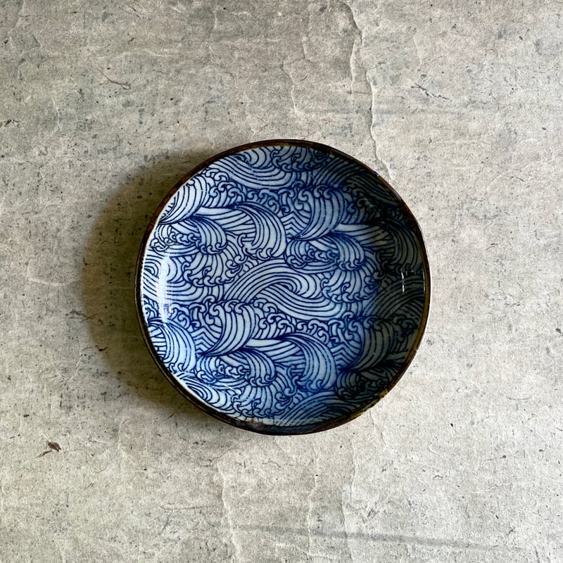 美濃焼 森川縞吉窯 古染荒波模様 5寸皿 | MatsuBokkuri