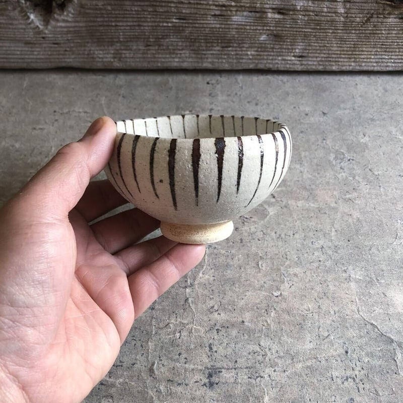 美濃焼 兵山窯 粉引錆十草波渕高台碗 | MatsuBokkuri