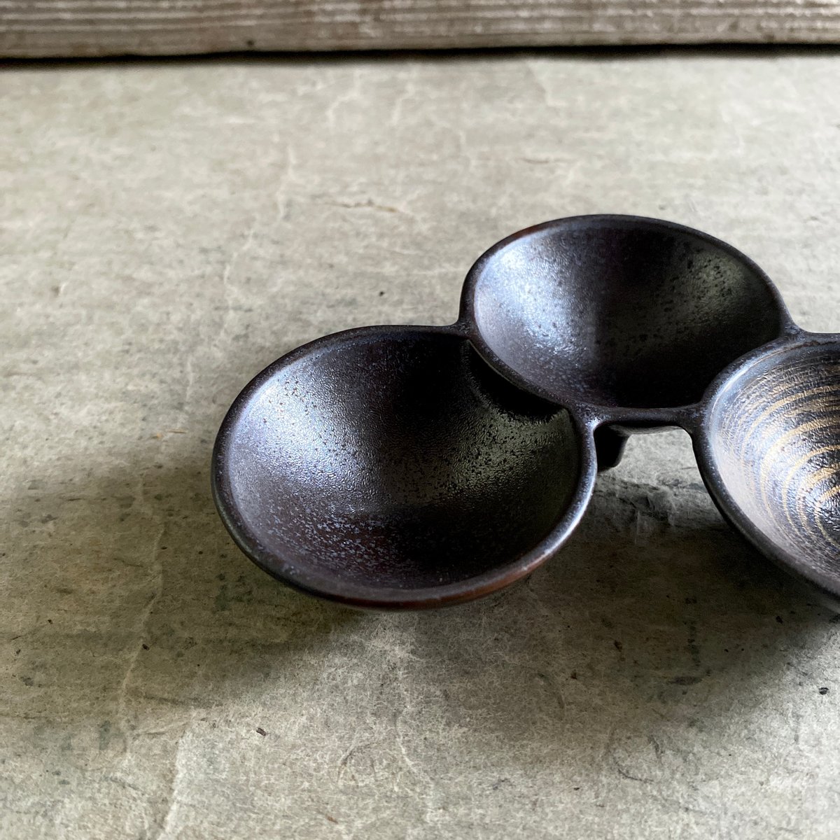 有田焼 陶悦窯 晶金ひとかすり三つ組小付 | MatsuBokkuri