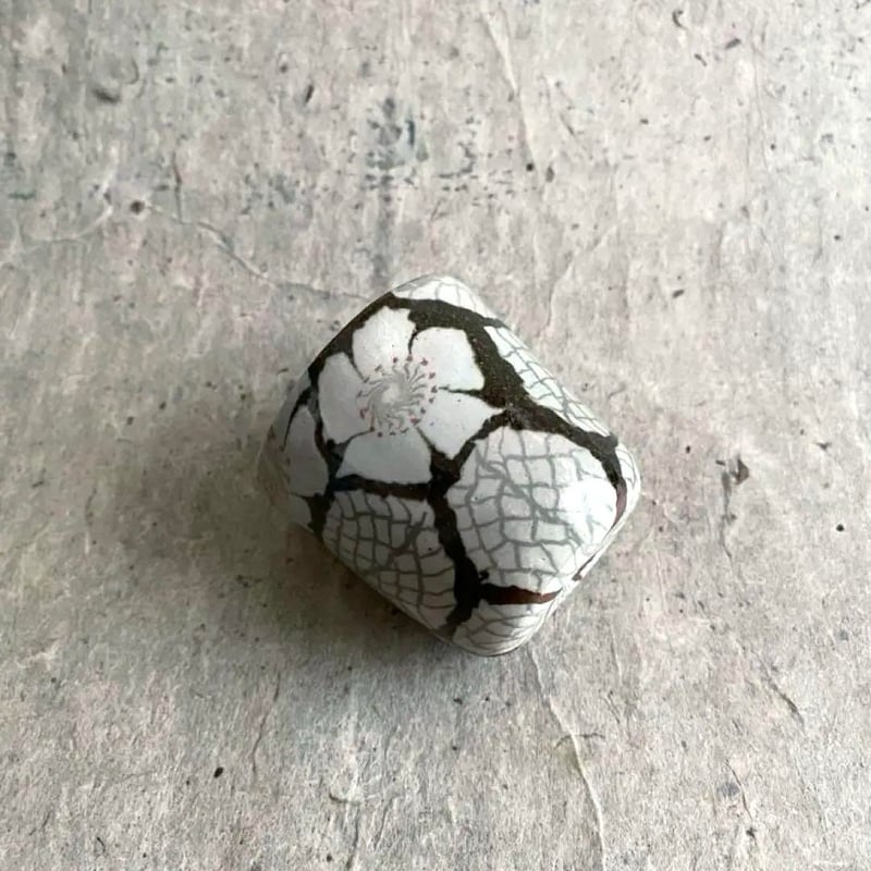 益子焼 千田義昭 練込ぐい呑 花と葉 | MatsuBokkuri