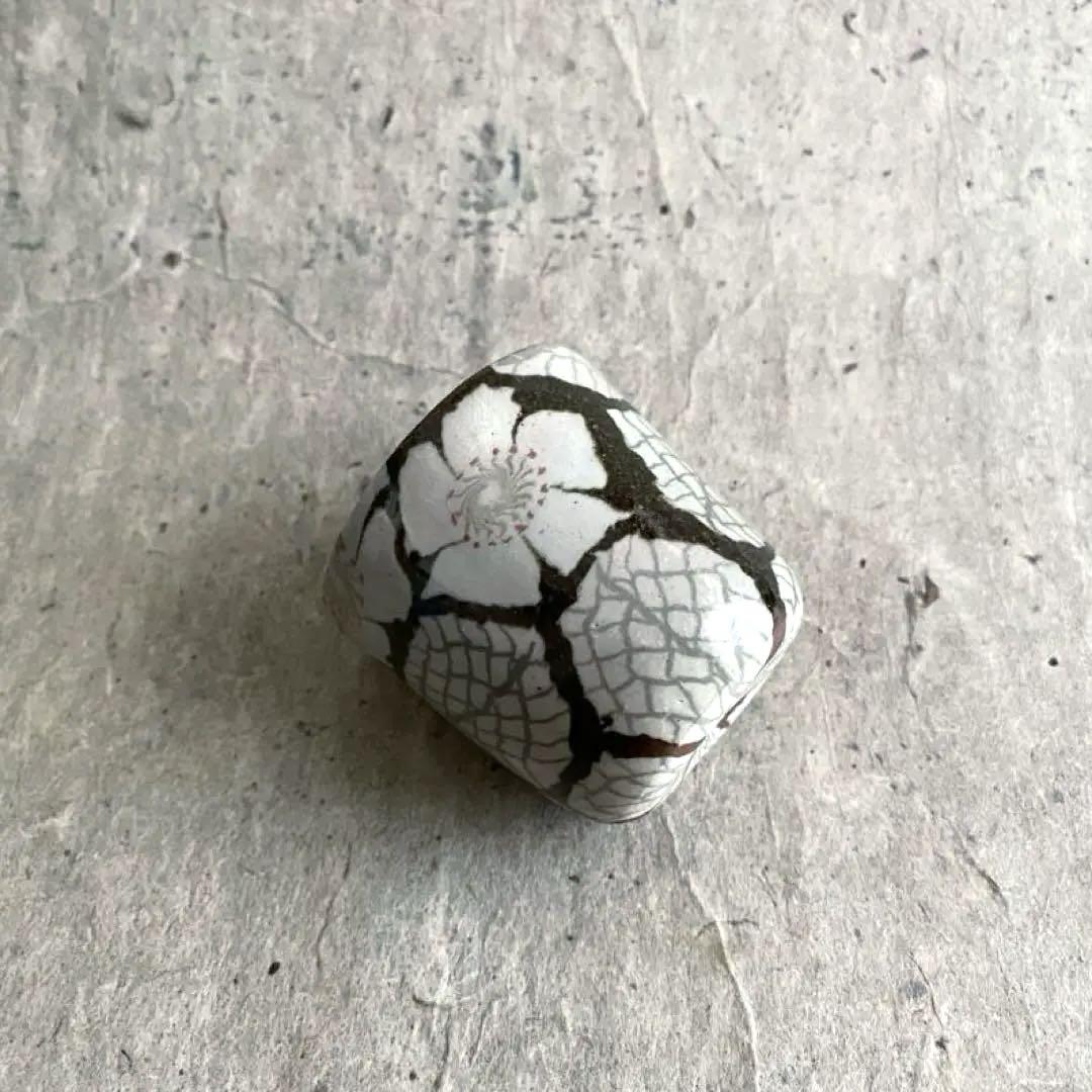 益子焼 千田義昭 練込ぐい呑 花と葉 | MatsuBokkuri