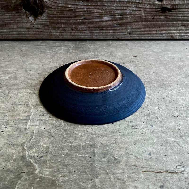 美濃焼 兵山窯 黒錆巻5.5寸丸皿 | MatsuBokkuri