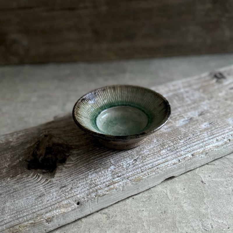 【定窯系 オリーブグリーン釉 牛枕】牛型陶枕／花模様装飾／中国古陶磁風 定窯系 オリーブグリーン釉 牛枕】牛型陶枕／花模様装飾／中国古