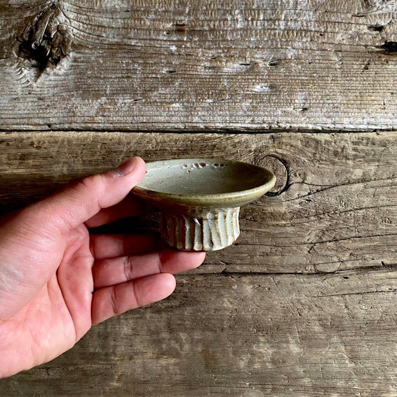 益子焼 日々是 窯変粉引高台小皿 | MatsuBokkuri