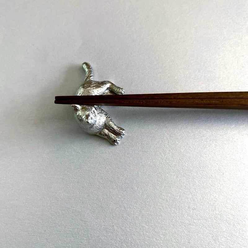 atrie_y 太田祐輔 錫製猫の箸置 「おすまし」 | MatsuBokkuri