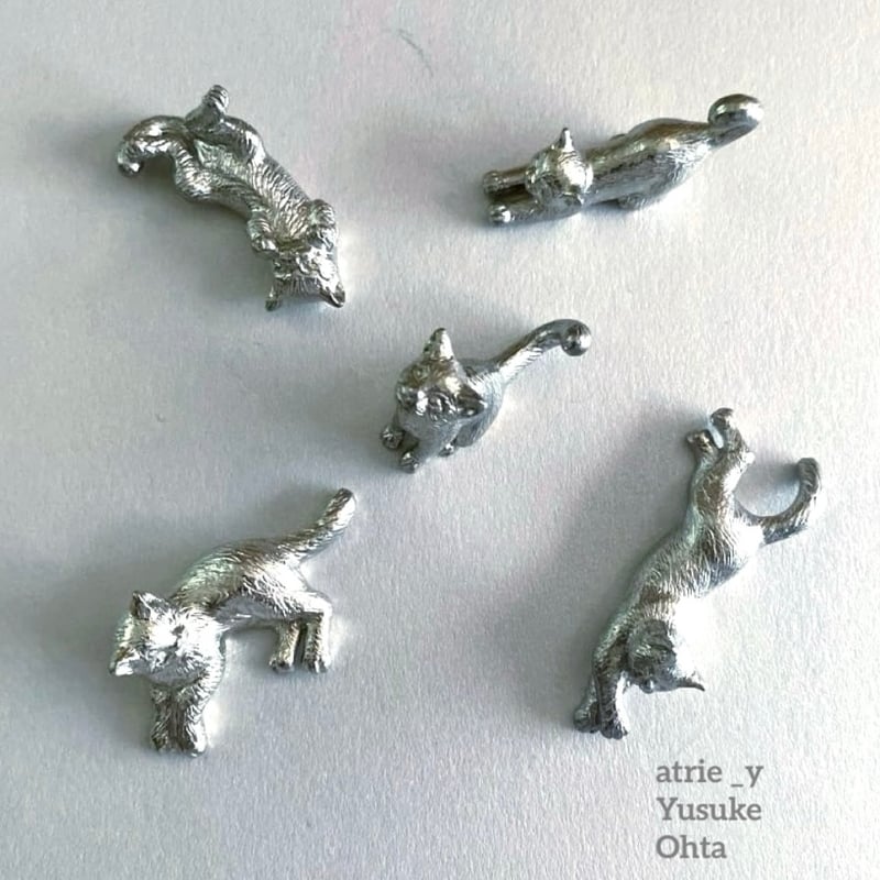 atrie_y 太田祐輔 錫製猫の箸置 「おすまし」 | MatsuBokkuri