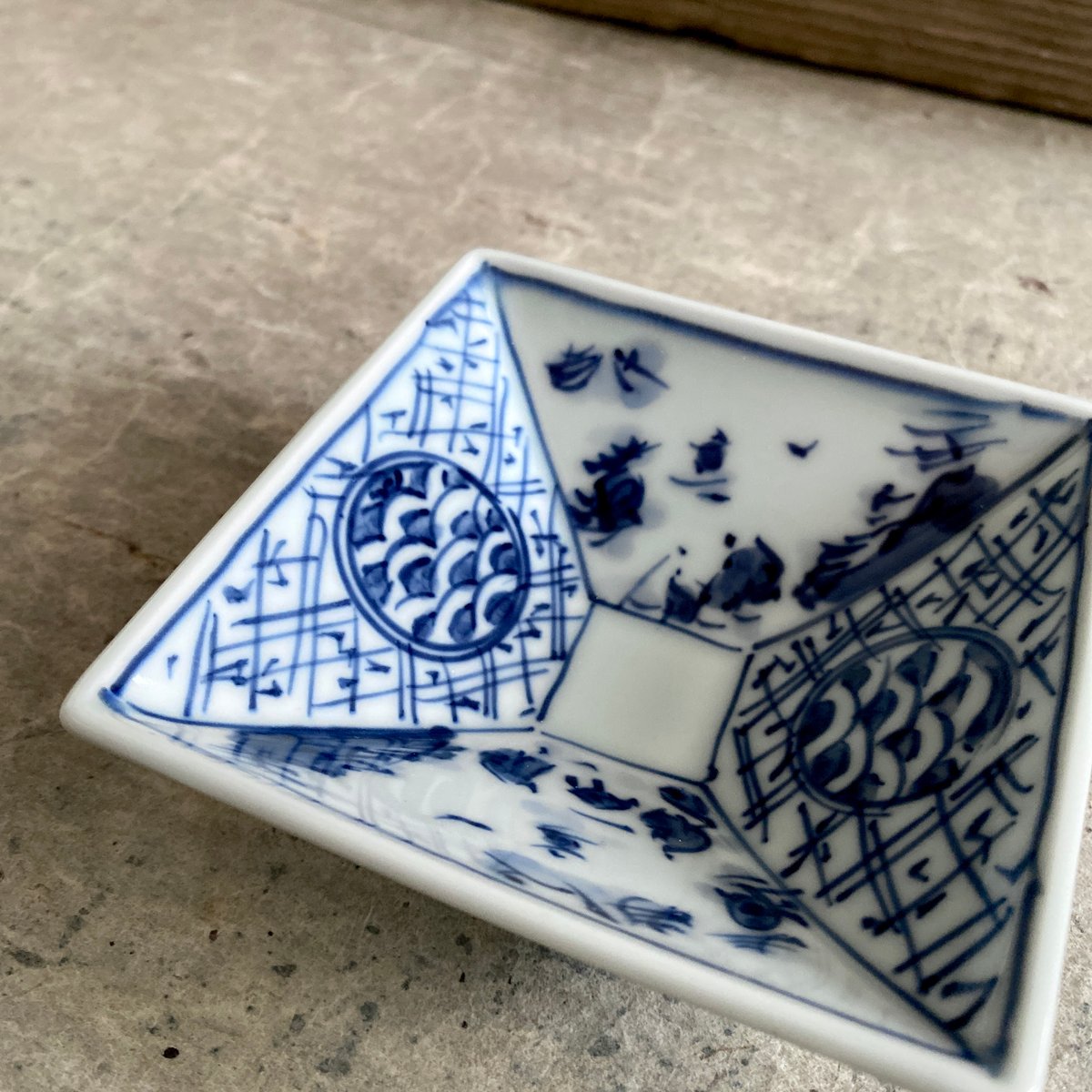 草山窯　染付地紋丸紋角向付 波佐見焼 一夢窯 染付地紋山水角小付 | MatsuBokkuri