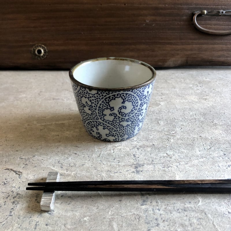 古染付 虫紋 猪口 盃 在銘 有田焼 陶芸家 藤井錦彩作 古染付蛸唐草文様蕎麦猪口 ペア 木箱入り