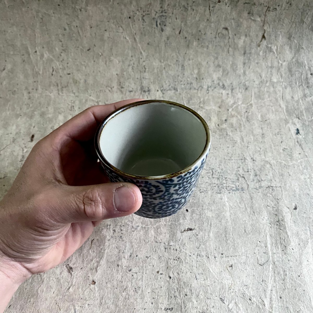 美濃焼 縞吉窯 古染新タコ唐草蕎麦猪口 | MatsuBokkuri