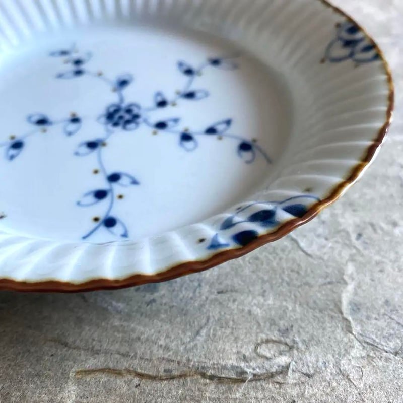 サルバドール・ダリと蜂 彫刻花瓶 陶磁器、磁器、釉下絵付け、釉薬