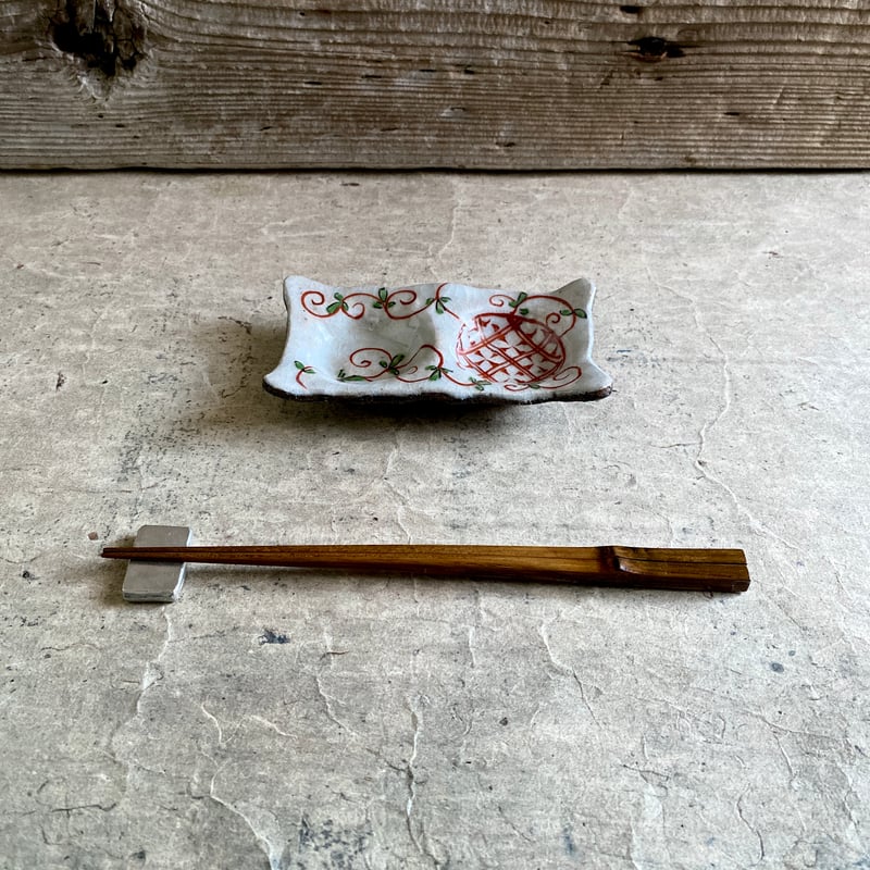 ほとんど未使用品 清水焼き 香仙作 唐草文 焼き物 刺身用 猪口付き 長皿揃い ほとんど未使用品 清水焼き 香仙作 唐草文 焼き物 刺身用 猪口付き 長