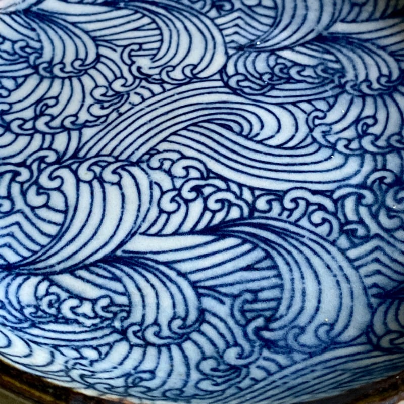 美濃焼 森川縞吉窯 古染荒波模様 5寸皿 | MatsuBokkuri