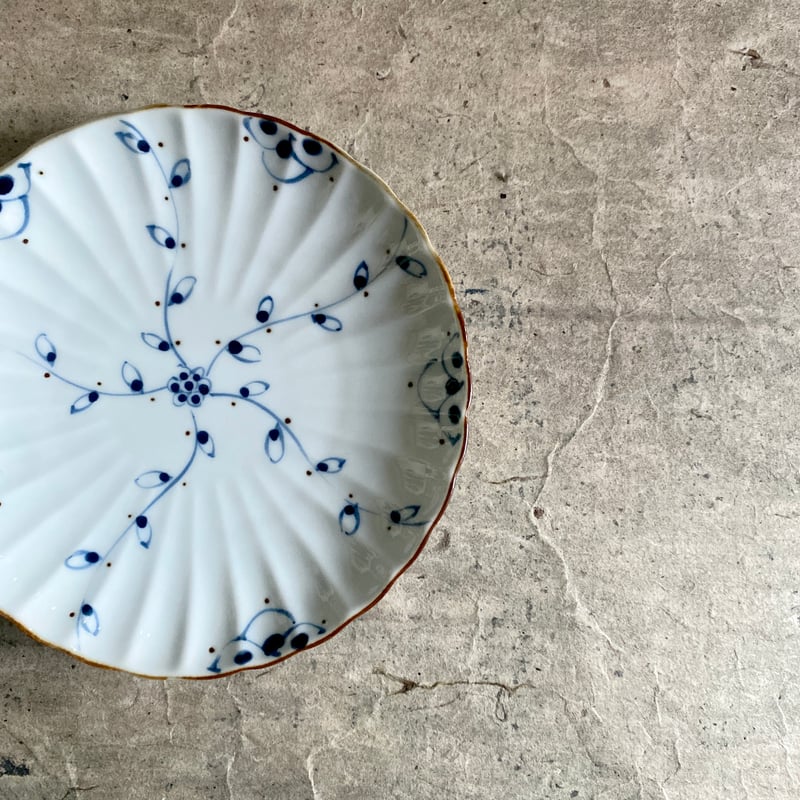 伊万里焼 徳七窯 つる花唐草輪花皿 | MatsuBokkuri