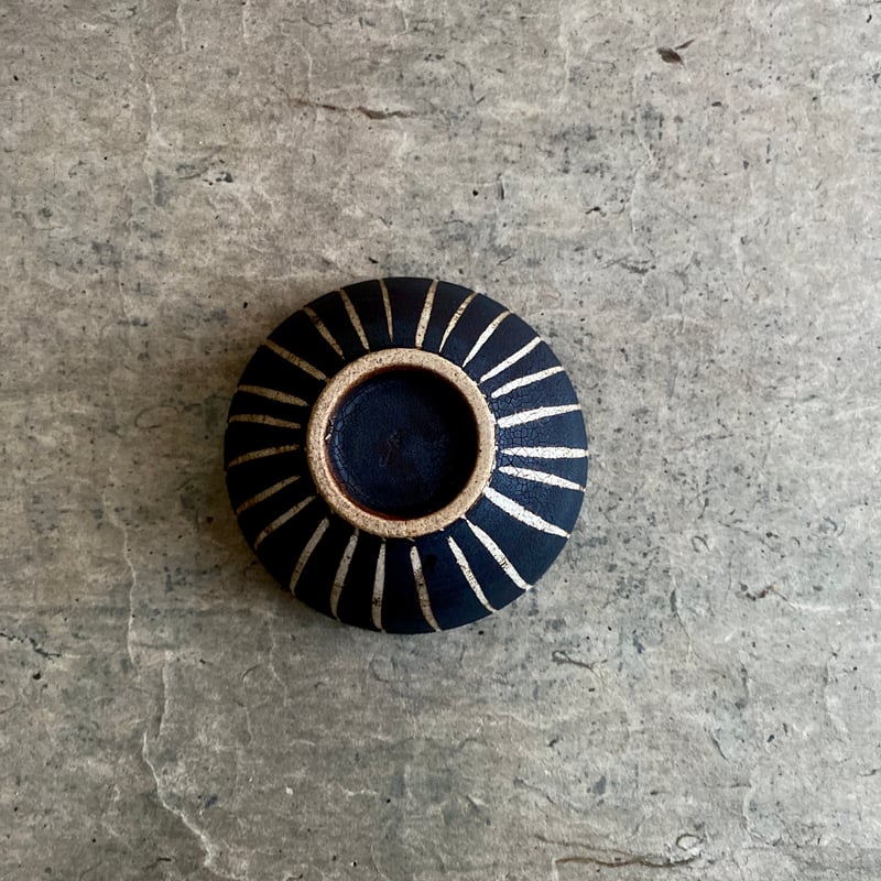 美濃焼 兵山窯 黒錆巻十草新飯碗 | MatsuBokkuri