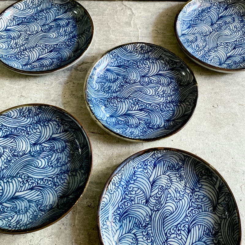 美濃焼 森川縞吉窯 古染荒波模様 5寸皿 | MatsuBokkuri