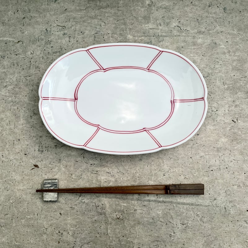 波佐見焼 洸琳窯 手描き間取り花型楕円皿（赤） | MatsuBokkuri