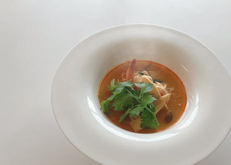 海老と野菜のパクチー香る辛口スープ　トムヤムクン
