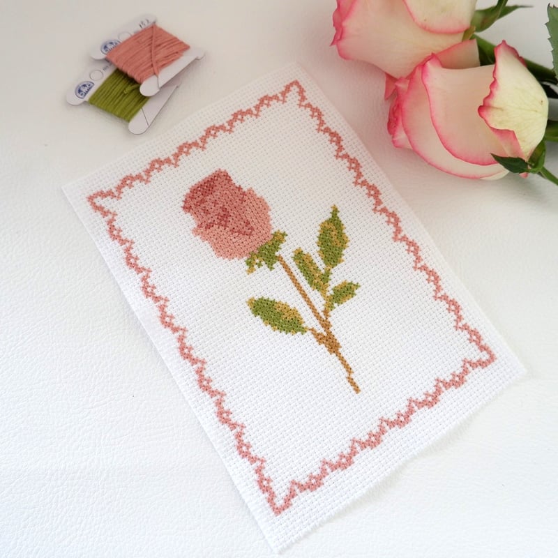 クロスステッチ図案 『一輪の薔薇』アンティークローズ | Poco a