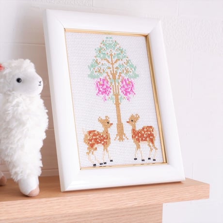 クロスステッチキット 『正倉院　鹿草木夾纈屏風』日本の秘宝をアレンジした刺繍キット㉒