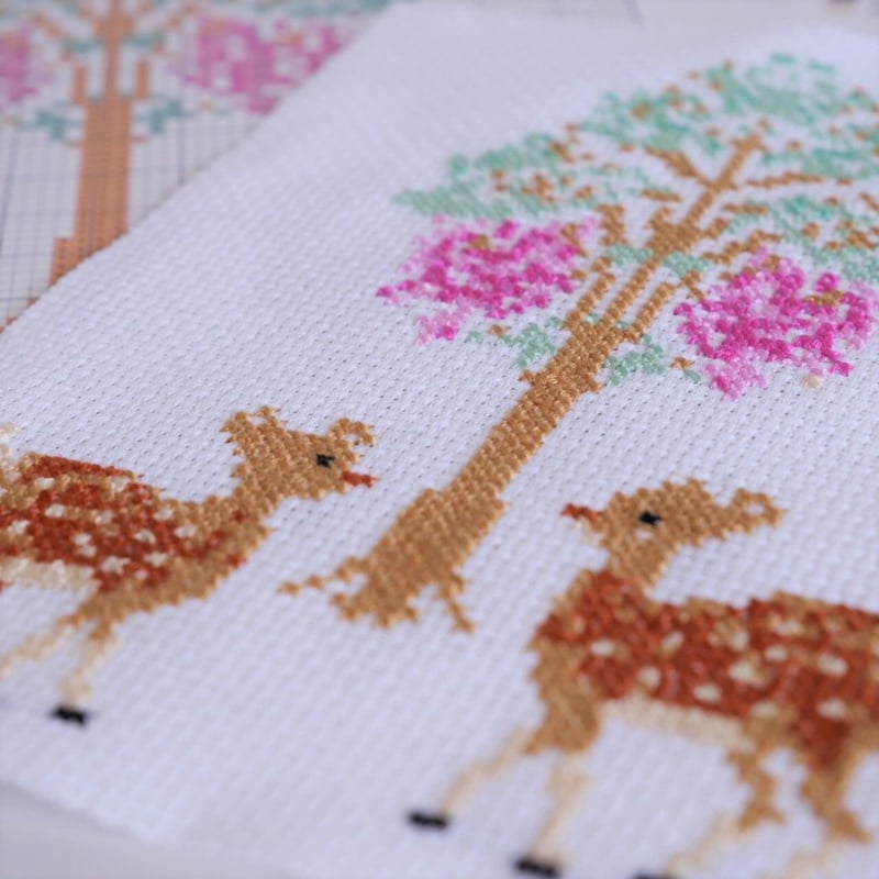 クロスステッチキット 『正倉院 鹿草木夾纈屏風』日本の秘宝をアレンジ
