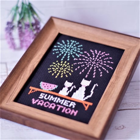 クロスステッチキット 夏の夜空『花火を見上げる猫の親子』図案・布・刺繍糸がセットの簡単刺繍キット