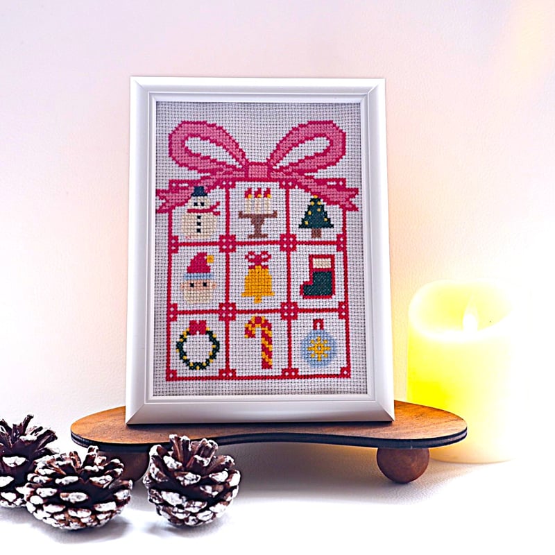 クロスステッチキット「クリスマスの魔法・クロスステッチBOX」 刺繍の