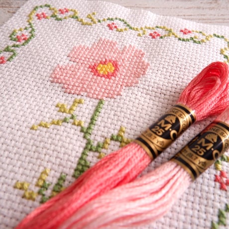 秋の花「コスモス」秋桜をモチーフにしたクロスステッチ刺繍のダウンロード図案