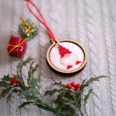 4点セット　クロスステッチで作る刺繍のオーナメント　『刺繍のクリスマス飾り』