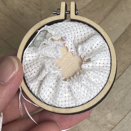 クロスステッチで作るクリスマスツリーの刺繍オーナメント　『刺繍のクリスマス飾り』
