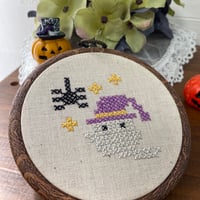 塗り絵みたいな刺繍キット 『ハロウィンの夜を彩るクロスステッチキット』