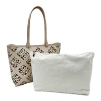 39630　Cure Borsa（クーレボルサ）カットワーク トートバッグ － A4対応  小売り希望価格12,000円