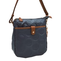 Cure Borsa（クーレボルサ）　ナイロンドット柄エンボスショルダーバッグ　NO.39450 小売り希望価格12,000円