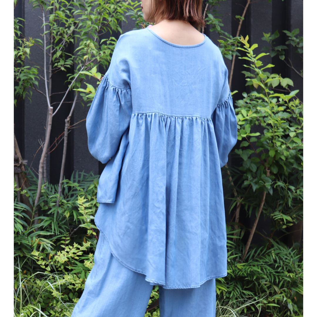 【アルカリです】 ウォッシュドデニムチュニック 刺繍 フリル アルカリです】 ウォッシュドデニムチュニック 刺繍 フリル