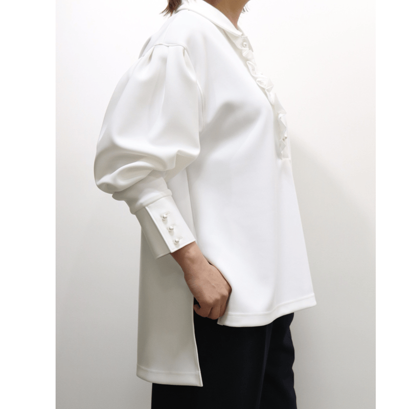 美品✨トゥービーシック現行　ダンボールラッフルスリーブ フリル　ノーカラーコート ダンボールニットフリルブラウス【ISBL-25109】日本製 | nineteen bloom