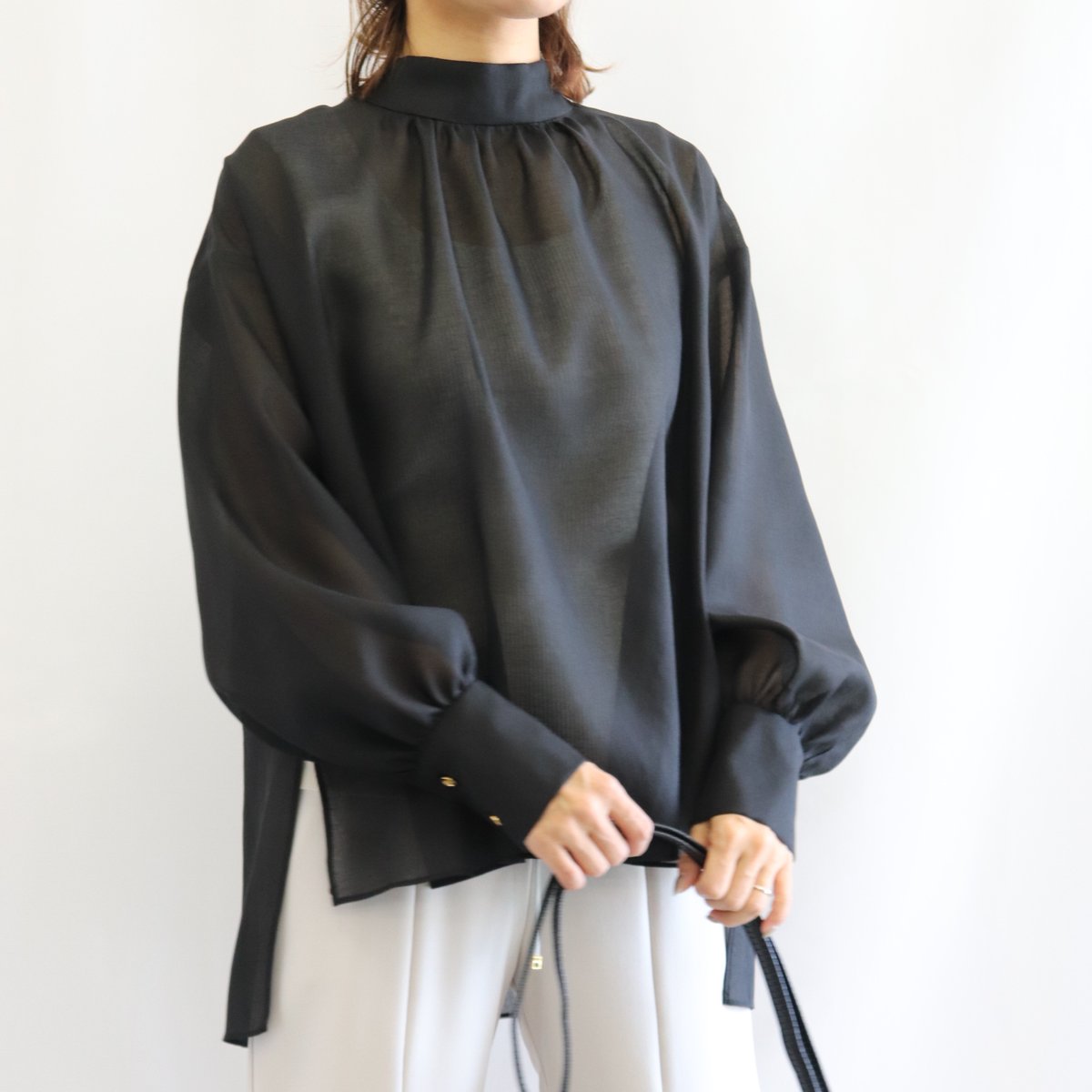お値下げ！新品　ローヘン LOHEN バックリボンシアーブラウス fit=scale-down,w=1200