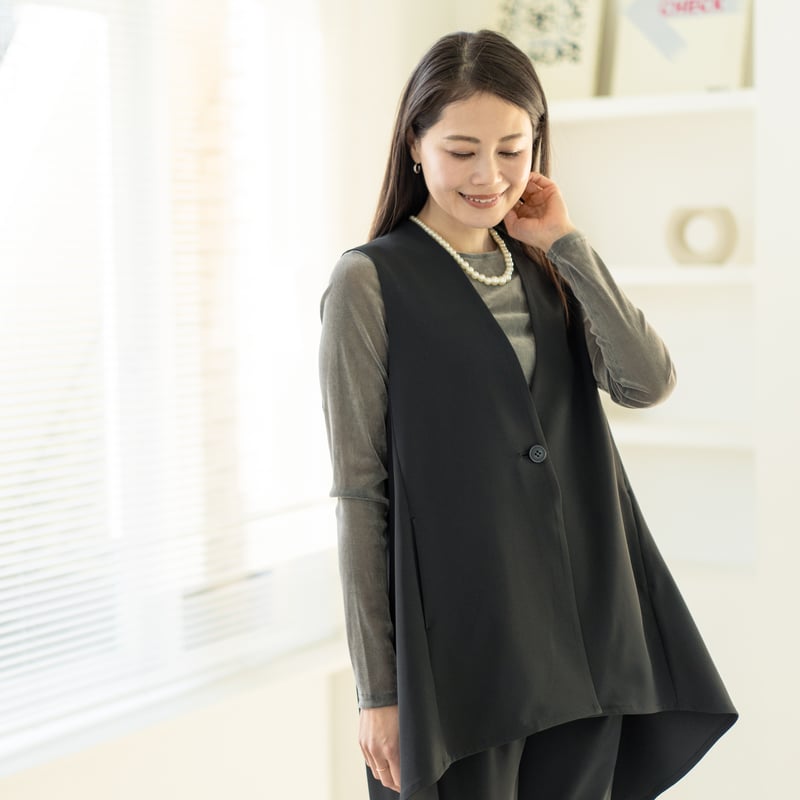 【新品未使用】 アルページュ ストーリー ブローチ付ノーカラージレ 新品未使用】 アルページュ ストーリー ブローチ付ノーカラージレ