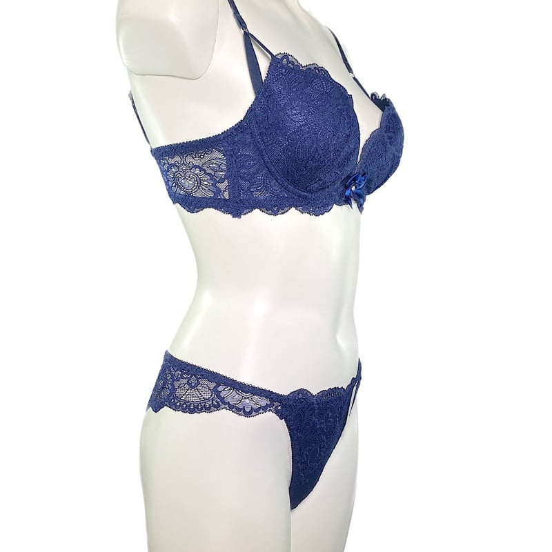 上品なストレッチレース 総レースブラショーツ・Tバック3点セット