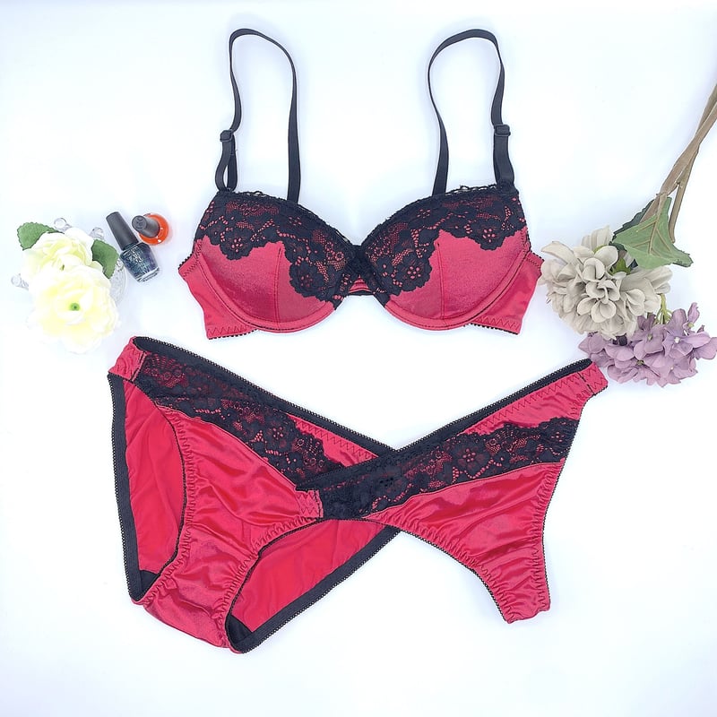 サテンブラックレース ブラショーツ・Tバック3点セット [サイズ