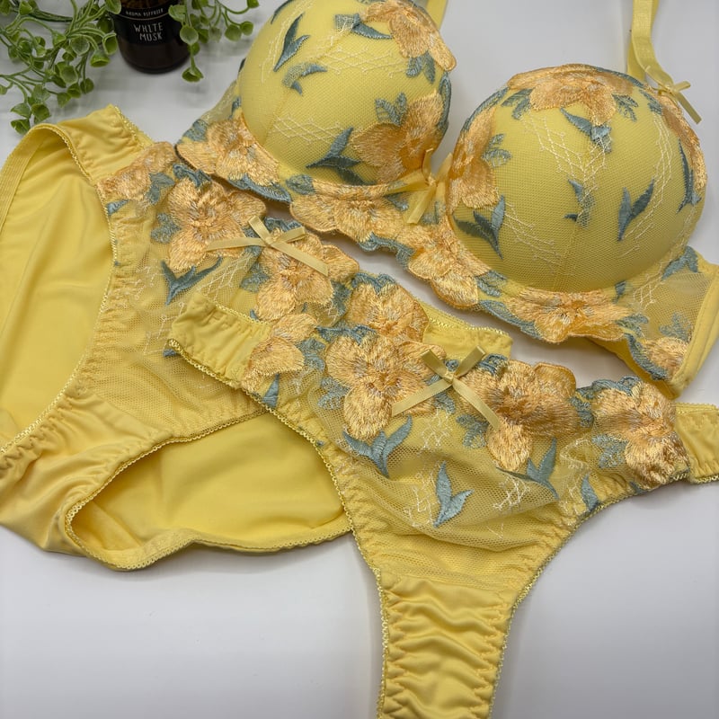 ワコール　サルート　花柄刺繍 イエローブラジャーショーツセット E65 ワコール サルート 花柄刺繍 イエローブラジャーショーツセット E65