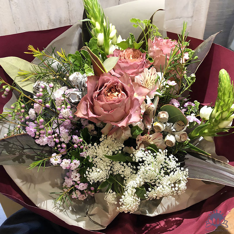 花束・ブーケ】アンティークピンクと白い花 | ネイティブの花屋