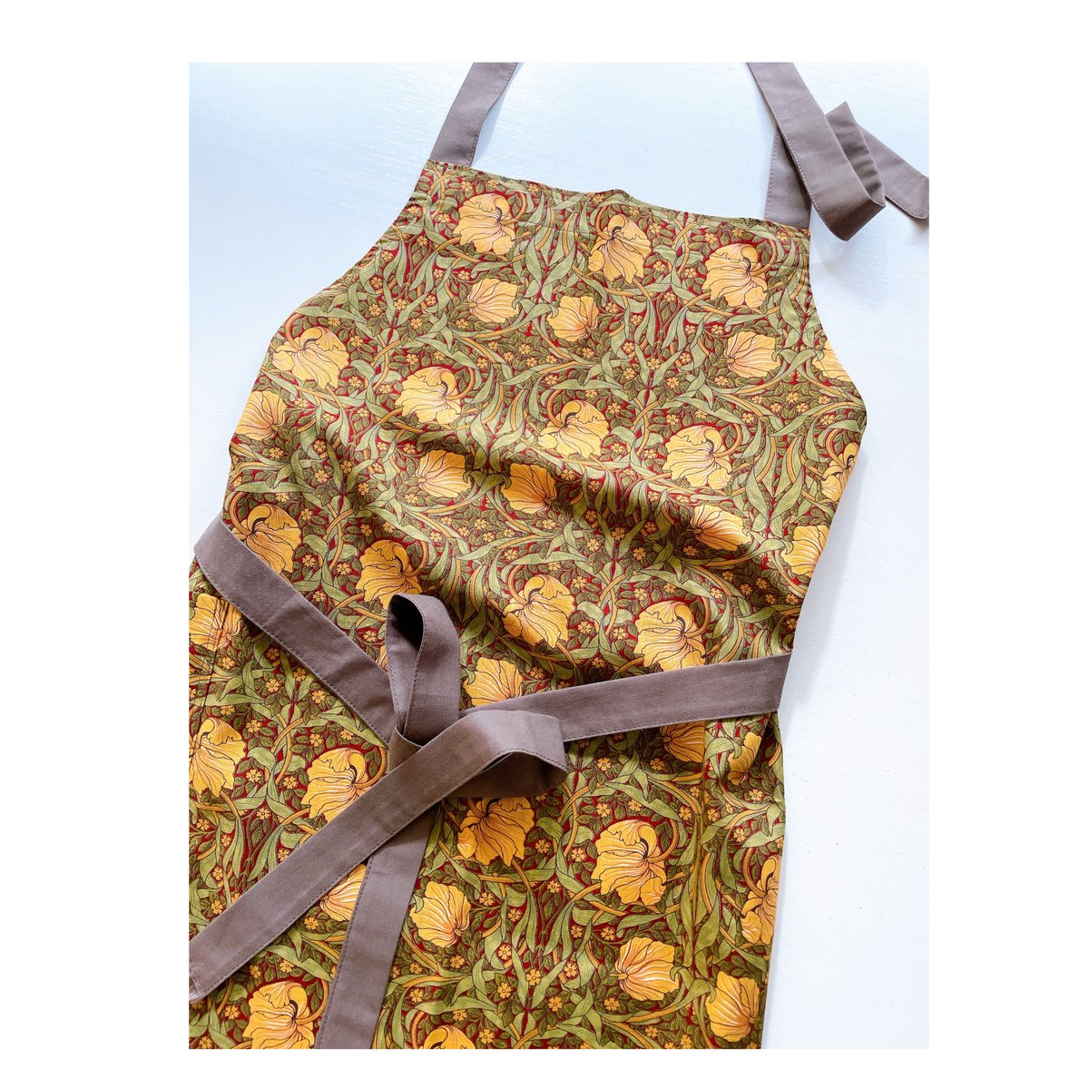 受注生産(ウィリアムモリス使用)肩フリルエプロンワンース