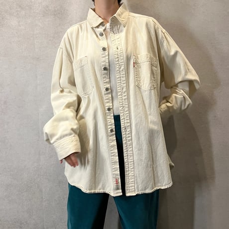 Levisシャツ