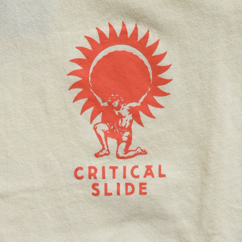 Critical Slide(TCSS) /DAYBREAK TEE-SAND- | LIT