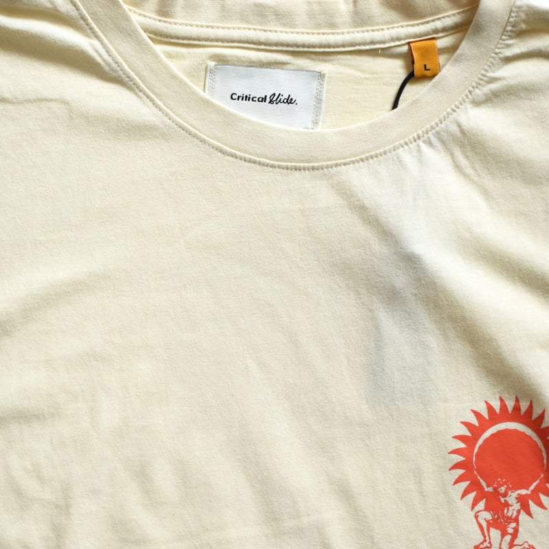 Critical Slide(TCSS) /DAYBREAK TEE-SAND- | LIT