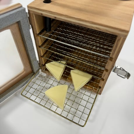 部屋で燻製が楽しめる”スモークキューブ”