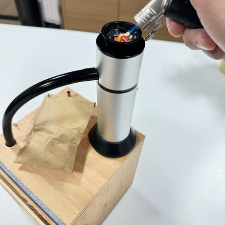 部屋で燻製が楽しめる”スモークキューブ”