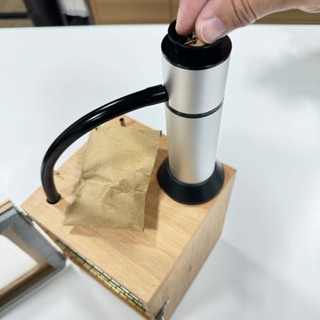 部屋で燻製が楽しめる”スモークキューブ”